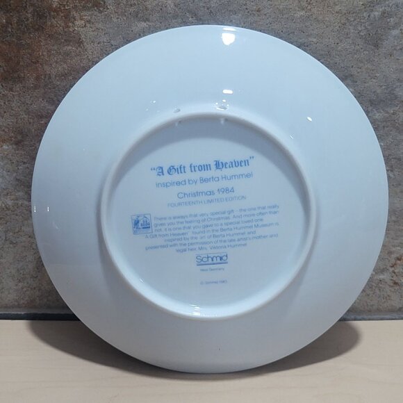 Schmid Hummel Christmas 1984 A Gift From Heaven Decorative Wall Hanging Plate - Picture 2 of 11